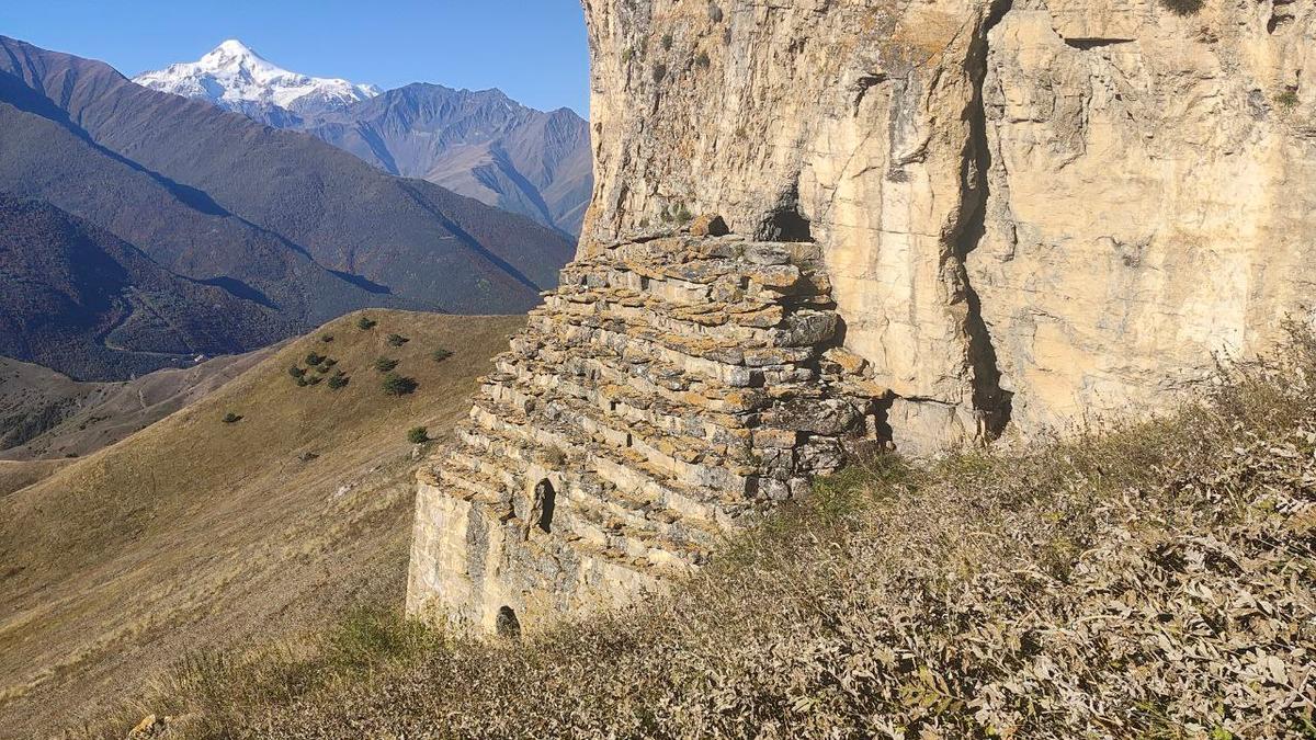 Наскальные строения в системе «Территория».