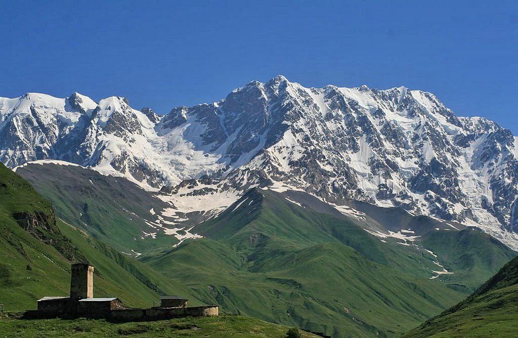 Вдоль южных бастионов вершин: Штавлер, Ушба, Тетнульд, Шхара на Caucas...