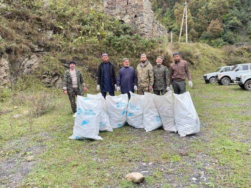 Сотрудники Джейрахско-Ассинского музея-заповедника провели субботник н...