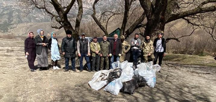 Сотрудники Джнйрахско-Ассинского музея-заповедника провели субботник н...