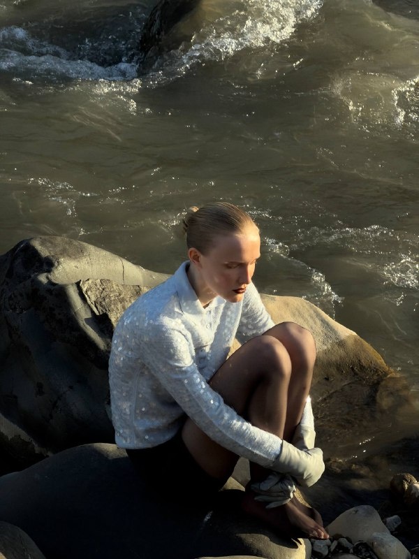 В «Мамисоне» прошла первая фэшн-съёмка для журнала «Огород» — издания о загородной жизни от команды «Москвички».

Съемка длилась 8 часов, в ней принимали участие 8 человек вместе с моделью, которая участвовала в показах Diesel и Acne Studios. В кадре были наряды от Chanel, Givenchy, Prada.