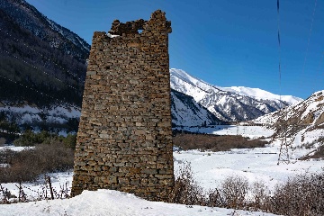 Боевая башня у водопада