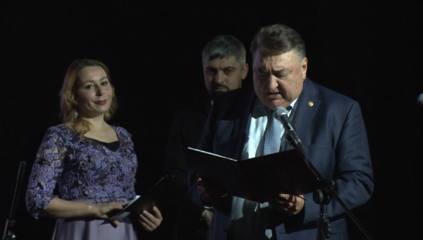 В Назрани прошел праздничный концерт, посвященный Дню матери.

В Театре юного зрителя города Назрани состоялся праздничный концерт, приуроченный ко Дню матери. 

Председатель Правительства Ингушетии Владимир Сластенин зачитал приветственный адрес Главы республики.

Творческие коллективы представили концертную программу с песнями и поэтическими композициями.