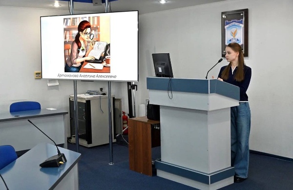 В ПГУ завершилась внутривузовская олимпиада «Искусственный интеллект в экономике».
 
Организатором олимпиады выступила кафедра экономики, менеджмента и финансов. Участники решали тесты и кейс, использовали нейросети для выполнения профессионально-творческого задания. Более 40 студентов попробовали свои силы, 25 прошли все этапы, 8 стали призёрами и номинантами!
 
Победители:
1 место – Аделина Тавасиева (ИПРиМ);
2 место – Алина Джиоева (ИРГЯИГТ);
3 место – Арман Мелик-Тангиев (ИМО) и Эллада Аллахвердова (ИЮиИ). 
 
Номинантами стали: Елизавета Бушуева (ИРГЯИГТ), Эдвин Туниянц (ИМО), Регина Петряева (ИРГЯИГТ), Ангелина Артамонова (ВШУ).