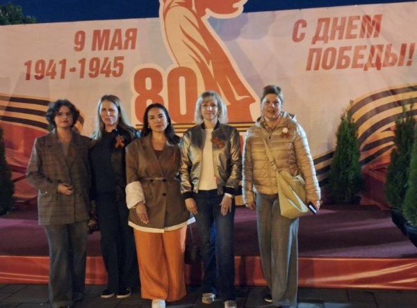 Студенты и преподаватели ПГУ стали участниками Всероссийской акции «Свеча Памяти».

В преддверии празднования Дня Победы возле администрации города Пятигорска зажглись сотни свечей в честь героев, которые не вернулись с полей сражений, отдав жизнь за Родину.