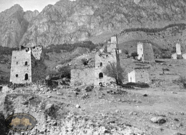 Центральный государственный исторический архив Грузии передал историкам "АСМ Групп" уникальные фотографии середины XX века, запечатлевшие строения Башенного комплекса Эгикал в горной Ингушетии.