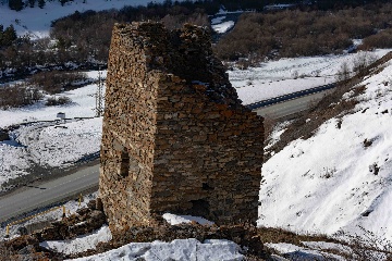 Башеный комплекс напротив Кучиева