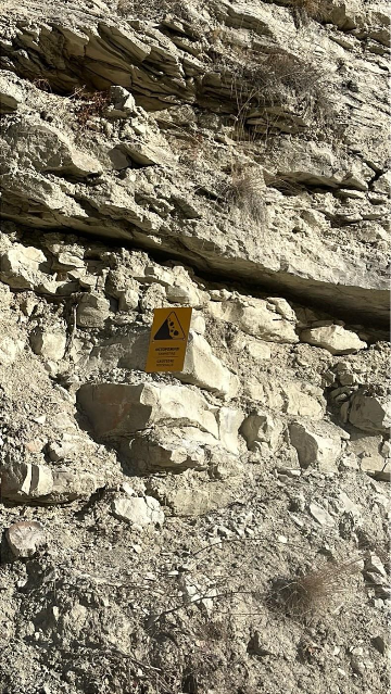 Знак «Осторожно! Камнепад»