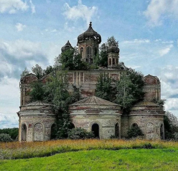 Уж как последнее время "АСМ Групп" не пытается "устраниться" от выполнения проектов для реставрации храмов, все равно именно и только проекты храмов от компании вышли в финал в трех номинациях VIII Международного конкурса "Золотой Трезини" 2025.

- Псково-Печерский монастырь. Башни.
- Храм "Тхаба Ерды" в горной Ингушетии.
- Церковь Пресвятой Троицы на Октябрьской набережной в Петербурге.

Будем считать это просто совпадением....