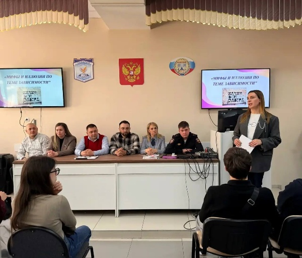 В Институте юриспруденции и инжиниринга прошло воспитательно-профилактическое мероприятие, посвящённое формированию у студентов устойчивого иммунитета к аддиктивному поведению. Участники обсудили психофизиологические причины зависимостей и серьёзные правовые последствия употребления запрещённых веществ.

Эксперты правоохранительных органов и специалисты по работе с зависимостями рассказали о реальных рисках, мифах и путях помощи, подчеркнув важность комплексной поддержки и осознанного выбора.

Такие встречи помогают студентам формировать ответственное отношение к своему будущему и делать выбор в пользу здоровой и безопасной жизни.