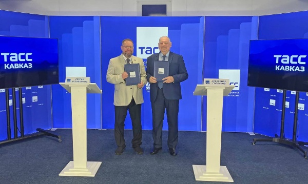 В Региональном информационном центре «ТАСС Кавказ» состоялось торжественное подписание Соглашения о сотрудничестве между Информационным агентством России ТАСС и ПГУ.  

Подписанное соглашение укрепляет партнерство между академической средой и профессиональным медиасообществом, способствуя развитию качественного информационного пространства на Северном Кавказе и в России.