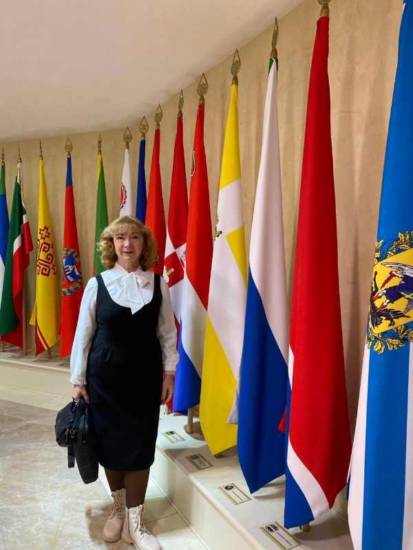 Вопросы русского языка на пространстве СНГ рассмотрены на круглом столе в Совете Федерации.

В Комитете по науке, образованию и культуре Совета Федерации были рассмотрены проблемы функционирования русского языка на пространстве СНГ, пути их решения, перспективы продвижения русского языка и образования на русском в страны СНГ.

От ПГУ в заседании круглого стола приняла участие директор ИПРИМ Федотова И. Б., представила опыт работы ПГУ, внесла от имени университета предложения в итоговый документ.