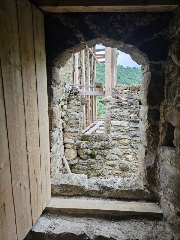 Архитекторы "АСМ Групп" продолжают авторский надзор за реставрационными работами на башенных комплексах Ингушетии. Хайрах, Пуй, Дошхакле, Кели, Тумги и Эбан - актуальные площадки сегодняшнего дня. Скоро к ним прибавятся стартовавшие работы на башенных комплексах Фуртоуг и Гаракх.