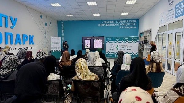 По приглашению  ЧГПУ в рамках программы  «Летняя школа волонтера ЧГПУ» заведующая отделом  использования и популяризации ОКН ГБУ «Аргунский музей - заповедник»- Далхадова  М. Л. провела мастер- класс по теме: «Объекты культурного наследия Чеченской Республики».

Участники мастер-класса узнали много нового об истории и культуре Чеченской Республики, что стало увлекательным и познавательным опытом для них.
