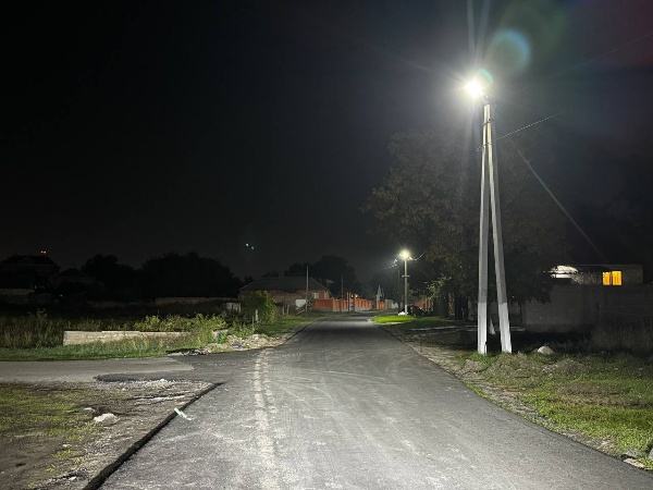 В Назрани завершено благоустройство улицы Иски-Лорса.

Работы проводились в рамках реализации муниципальной программы по формированию комфортной городской среды.

В результате проведенных работ на улице уложено новое асфальтовое покрытие, установлены современные световые опоры и уличные фонари.

Напомним, что в проект благоустройства Назрани включены предложения жителей города. 