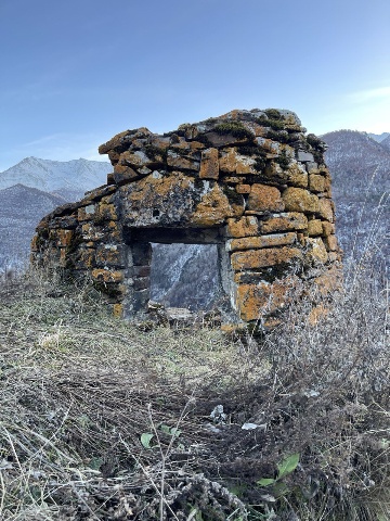 Ядрообразный мавзолей в Тумги