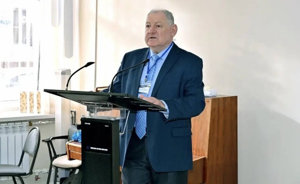 В ЮИ ПГУ состоялась Всероссийская научно-практическая конференция «Цифровое право в эпоху трансформации социально-экономических процессов»

Цель мероприятия – обсуждение актуальных теоретических и практических вопросов цифрового права в условиях обновления законодательства Российской Федерации.

С приветственным словом к участникам обратился ректор ПГУ, профессор Александр Павлович Горбунов. Модераторами конференции выступили директор Юридического института ПГУ Юлия Евгеньевна Головина и координатор по научной работе Ольга Аркадьевна Анферова.

Конференция стала значимой площадкой для профессионального диалога и обмена опытом, а её итоги внесут вклад в развитие юридической науки и практики в сфере цифрового права.