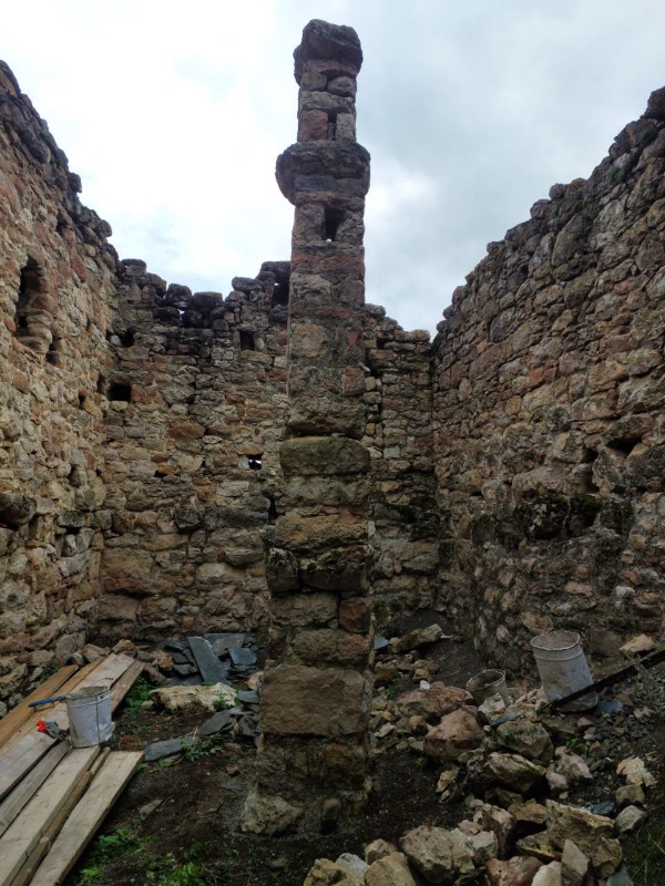 Specialists of "ASM Group" together with the Jeirakh-Assinsky Museum-Reserve carried out the author's supervision of restoration works at the tower complexes "Pui", "Keli", "Doshkhakle" and "Tumgi" in mountain Ingushetia. Different contractors, different complexity of historical towers, different degree of accidents, different quality of work and, accordingly, different comments or their absence.