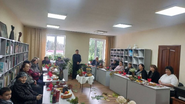 Международный день пожилого человека отметили в социальных учреждениях Северной Осетии.

В районные комплексные центры социального обслуживания приехали руководители структурных подразделений министерства, чтобы пообщаться с жителями и разделить с ними праздничное настроение.

Социальные работники отделения социального обслуживания на дому №1 ГБУ «КЦСОН Ирафского района» в свою очередь поздравили получателей социальных услуг с Днём пожилых людей.