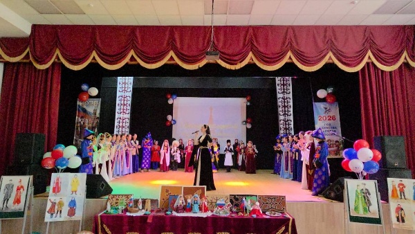 В Назрановском районе дан старт Году единства народов России.

Праздничное мероприятие прошло в Доме культуры с.п. Яндаре и собрало представителей органов власти, общественных объединений, работников культуры и молодежь.

В мероприятии приняли участие представители районной администрации, депутатского корпуса и регионального отделения Ассамблеи народов России.

Для гостей была подготовлена тематическая экспозиция, где были представлены традиционные блюда народов страны. В концертной части выступили творческие коллективы.
