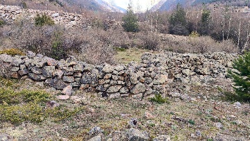 Ограждения из камня для скота