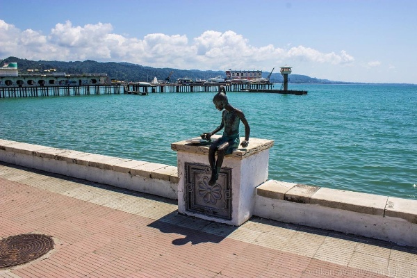 Самомый ровный Бэкярд по Сухумской набережной.

Смотреть трек: https://nakarte.me/#m=15/42.99704/41.01339&l=Y&nktl=9MEDC47QJN7uuB2jRZ5fkw

Скачать трек: https://disk.yandex.ru/d/sS7sQw0VvNcJcw 

Зарегистрироваться: https://reg.russiarunning.com/event/cbu9