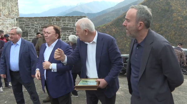 Вчера в присутствии главы республики Ингушетия Махмуд-Али Макшариповича Калиматова состоялось открытие отреставрированного в этом году Башенного комплекса "Галушпи". Реставрация проходила на одной боевой и шести жилых башнях комплекса. Проект осуществлен при полной поддержке Благотворительным фондом "САФМАР" по ранее согласованному проекту от "АСМ Групп".