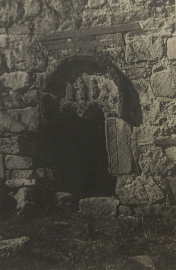 Центральный государственный архив искусства и литературы в Санкт-Петербурге передал историкам "АСМ Групп" уникальные материалы по храму Тхаба Ерды в горной Ингушетии, состоящие из обмерных фиксационных чертежей и фотофиксации 1938 года экспедиции архитектора Р.Л.Ротача.