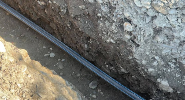 В Сунже меняют старый водопровод.

Более 300 метров старой железной трубы на улице Выгонная заменят на новую полиэтиленовую диаметром 110 мм. 

Это часть программы по обновлению сетей водоснабжения, цель которой – повысить качество воды для всех жителей.

Работы планируют завершить в течение недели.