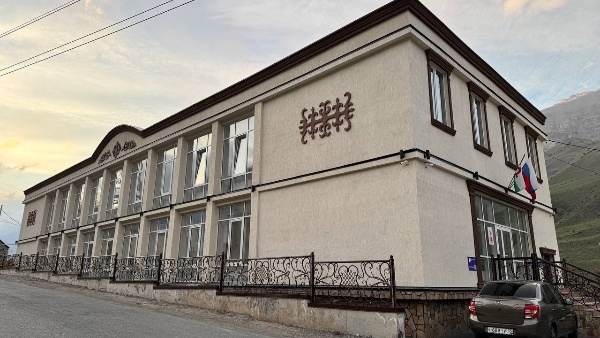 Этапы строительства  Дома культуры с.п. Джейрах: от сноса старого здания до ввода в эксплуатацию нового.