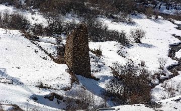 Боевая башня у водопада