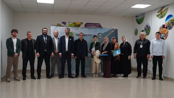 22-23 апреля 2026 г. на факультете географии и геоэкологии ФГБОУ ВО «Чеченский государственный университет им. А.А. Кадырова» прошла Всероссийская научно-практическая конференция «Проблемы и перспективы развития туризма: региональный аспект».

Одним из спикеров конференции являлся старший научный сотрудник Чеченского государственного музея-заповедника Р. С. Баканаев. В своем докладе «Чеченский государственный музей-заповедник в системе регионального туризма» он представил ключевые направления деятельности музея-заповедника.

Особое внимание было уделено вопросам сохранения и рационального использования объектов культурного и природного наследия республики, а также роли музея-заповедника в развитии регионального внутреннего и въездного туризма.