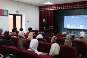 В Итум-Калинском муниципальном районе, в рамках Года развития горных районов и поддержки малого и среднего предпринимательства, Министерство молодежи Чеченской Республики при поддержке администрации Итум-Калинского муниципального района организовало обучающий тренинг: «Гид-инструктор: безопасность и гостеприимство».

Целью тренинга было расширение профессиональных навыков молодых гидов, инструктаж по обеспечению безопасности туристов, а также развитие навыков гостеприимства и коммуникации. 

В тренинге приняли участие профессионалы с опытом в области туристического бизнеса и безопасности, что позволило участникам получить актуальные знания и практические навыки. Участники повысили уровень знания правил безопасного проведения экскурсий, улучшили навыки общения с туристами, а также получили практический опыт взаимодействия в реальных условиях.