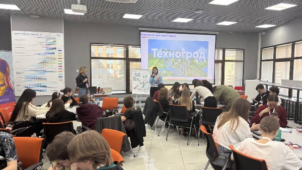 ПГУ продолжает активно развивать предпринимательские компетенции среди студентов по всей России.

Тренинги начались в сентябре, и вот уже два месяца наши опытные тренеры Бизнес-школы делятся ценнейшим опытом и погружают участников в мир технологического предпринимательства.

Участники получили:

Доступ к уникальному опыту успешных инновационных предпринимателей;

Возможность оценить свои навыки, способности и раскрыть личностный потенциал;

Развитие комплексных компетенций в области инновационного бизнеса;

Заряд энергии и вдохновение для позитивных изменений в жизни!

Тренинги реализуются в рамках Платформы университетского технологического предпринимательства, оператором тренингов является МФТИ.