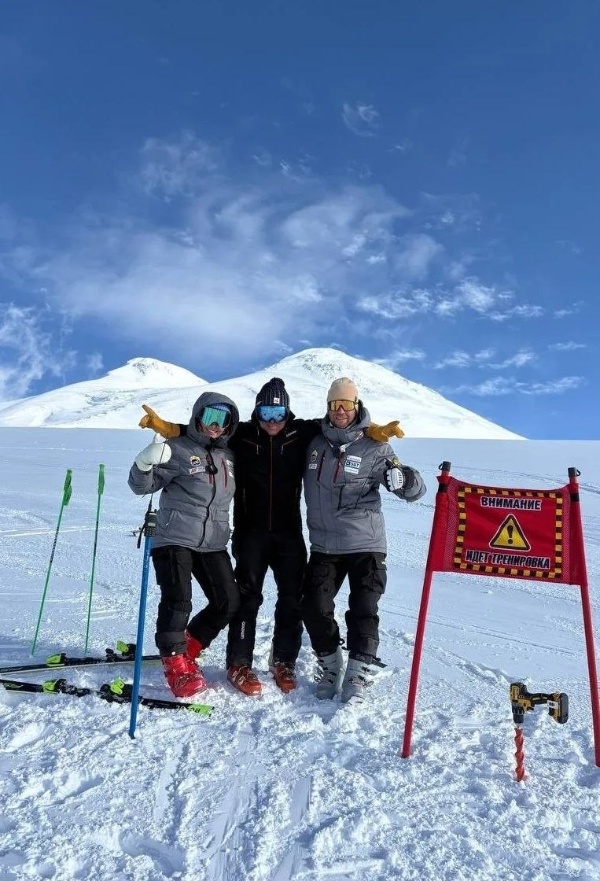 Elbrus has launched its annual training camp for professional athletes, including alpine skiers and freestyle skiers. Students from sports schools in Moscow, the Moscow region, and Minsk are grooming the Garabashi-Mir trail. Sixty-five people have arrived, and in May, they will be joined by members of the Russian national teams, including Paralympic athletes.

The operations team meticulously prepares the trail twice a day: for both athletes and resort guests. A special sports slope on the famous Garabashi Glacier will also be in operation in May.