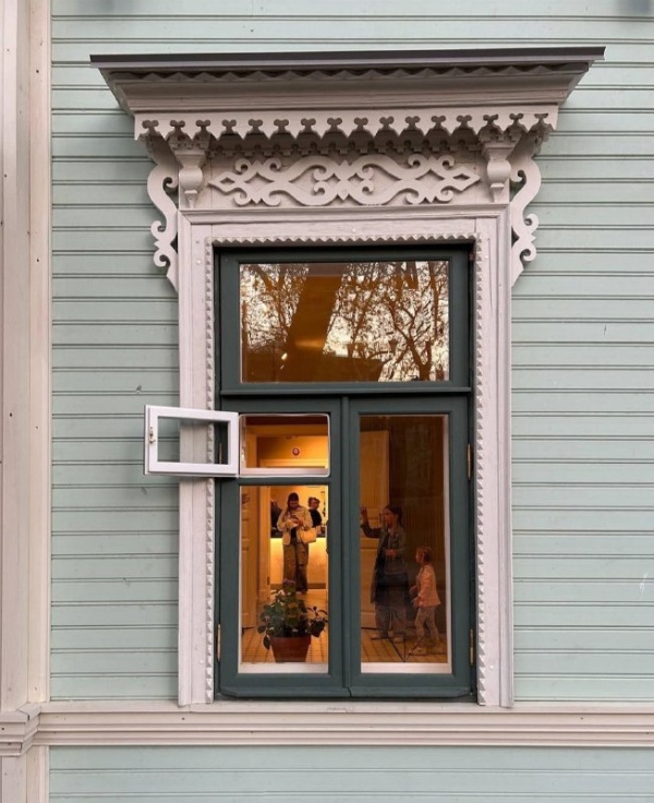 В Заповедных кварталах Нижнего Новгорода на улице Короленко, 18, после реставрации открылся дом вдовы титулярного советника Авдотьи Скворцовой. Деревянное здание построено в 1891-1894 годах. Сейчас здесь расположен культурный центр, включающий в себя штаб "Том Сойер Фест Нижний Новгород", инфоцентр, кофейню "Мола Мола Капри", экспозицию об истории развития Трехсвятского квартала с середины XIX века до наших дней, ассамбляж московского художника Алексея Луки, выставку этнобордов дизайнера Рустама Усманова и проект "Как звучит наследие?".