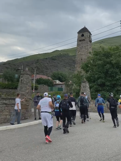 Убежали короткие дистанции:
Никара 70
Баулой 40
Тусхарой 20

Погода в Итум-Калинском районе самая беговая. Не жарко. Высокая облачность прикрыла палящее горное солнце.