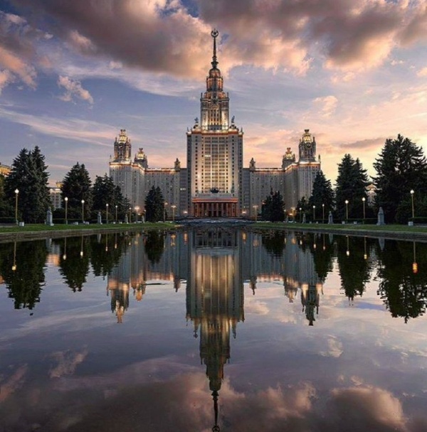 Реставрация главного здания Московского Государственного Университета на Воробьевых горах в Москве, по совместному проекту "АСМ Групп", "АСТ" и "Тектоника" -  номинант премии IX Международного конкурса "Золотой Трезини".