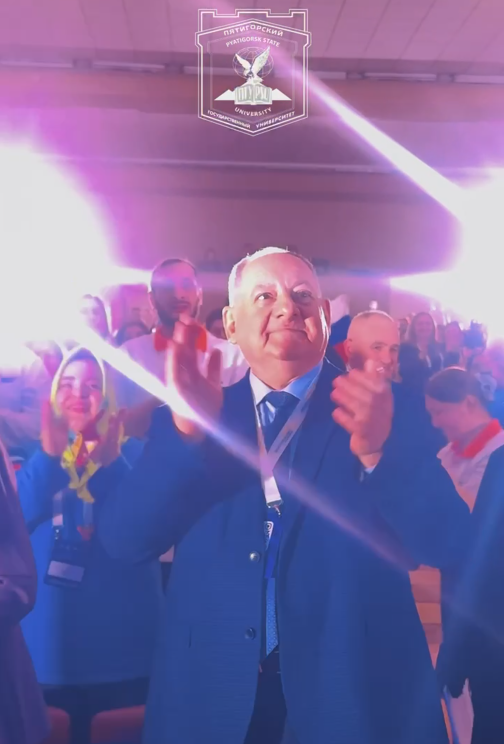 Стартовал Федеральный окружной форум «Новая философия воспитания», объединивший более 700 специалистов сферы воспитания из России и Южной Осетии. Площадкой проведения стал наш Пятигорский государственный университет.

На торжественной церемонии открытия форума  с приветственным словом выступил ректор Александр Павлович Горбунов. 

Участники в ближайшие дни обсудят развитие проекта «Навигаторы детства» и будущее воспитательной системы страны до 2030 года.