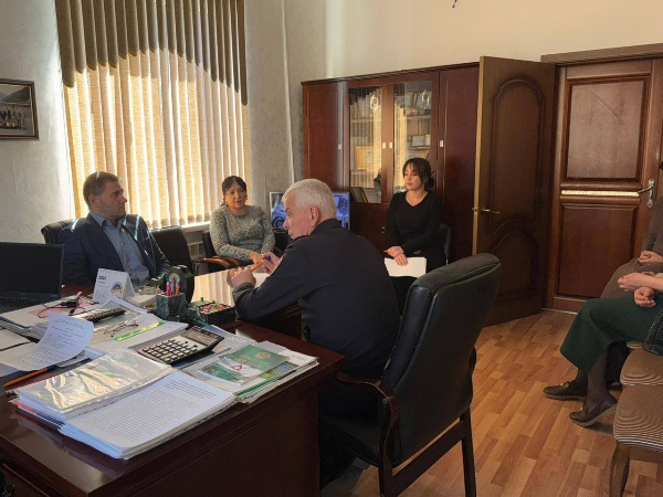 В администрации Джейрахского района под председательством заместителя главы администрации Джамалейла Евкурова  прошло очередное заседание Комиссии по делам несовершеннолетних.

В заседании приняли участие члены комиссии и представители профильных ведомств.
Напоминаем, что заседания Комиссии проводятся регулярно, в целях профилактики правонарушений и защиты прав детей в районе.