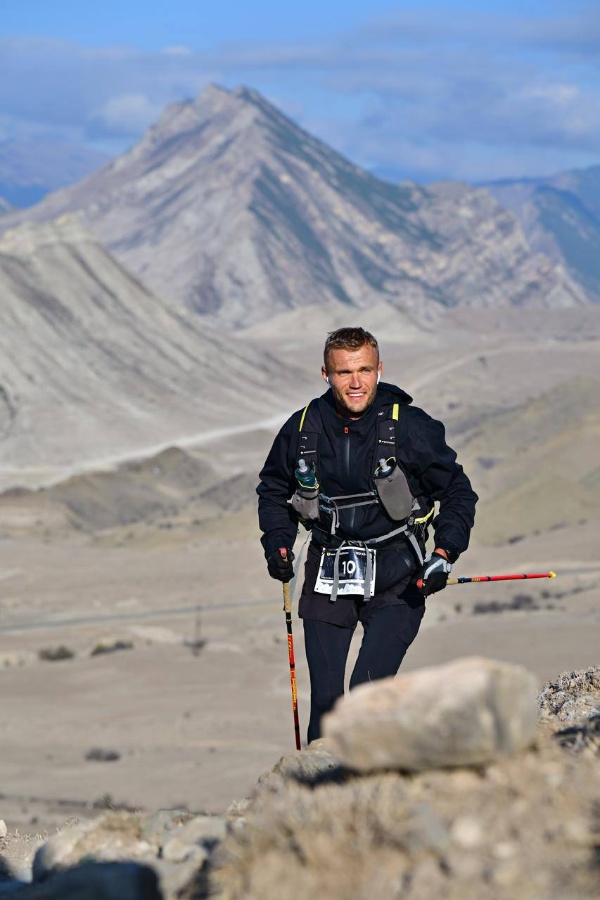 В 2025 году 400 километров ему было мало...

 Значит в этом - можно бежать 1000!

 Роман Панков бежит Армагеддон!