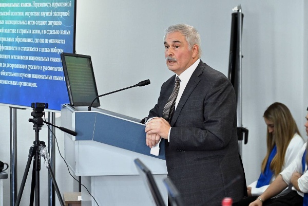 Прошло пленарное заседание IX Международной научно-практической конференции.

С докладами выступил профессорско-преподавательский состав не только ПГУ, но и других университетов из разных регионов и стран. 

В своих выступлениях они затронули широкий спектр актуальных тем: развитие раннего билингвизма в транскультурной среде, проблемы сохранения миноритарных языков на Северном Кавказе и многое другое. 

Пленарное заседание стало вдохновляющим пространством для профессионального общения и новых исследовательских идей.