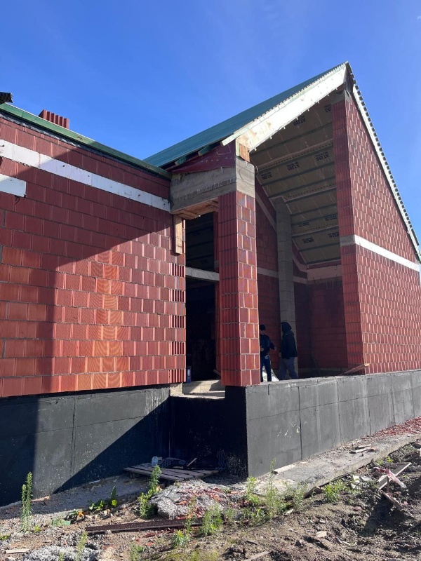 Продолжается строительство нового коттеджного поселка в деревне Сярьги Ленинградской области по проекту "АСМ Групп". 10 разных индивидуальных коттеджей будут расположены в живописном месте с полной инфраструктурой.