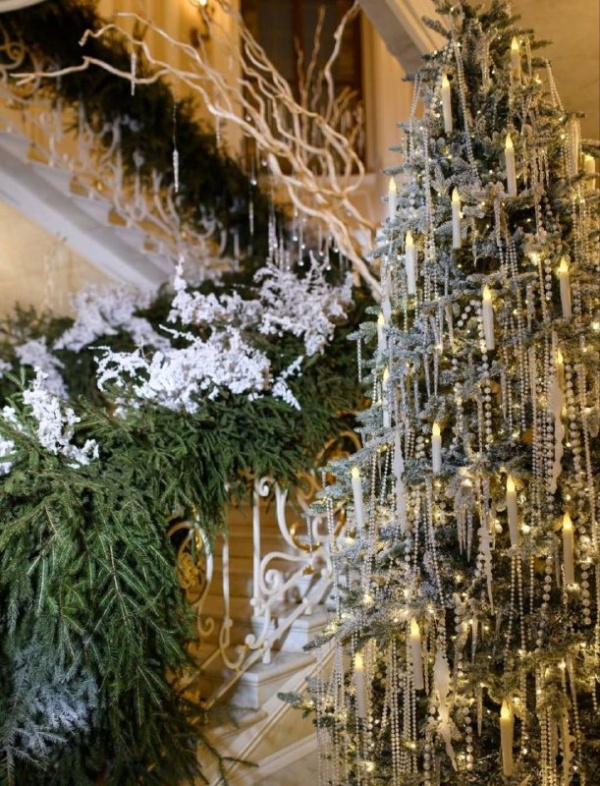 В декабре и январе в Особняке Мясникова на улице Восстания, 45 в Петербурге пройдет рождественский маркет "Волшебная страна грез".

Впервые первый этаж особняка будет посвящен ювелирному искусству Костромы - родины Снегурочки и ювелирной столицы России. Также для гостей будет открыта Красная гостиная на первом этаже, в которой пройдут мастер-классы и лекции об искусстве и моде.

Маркет от Особняка Мясникова, а отреставрированные интерьеры от команды "АСМ".