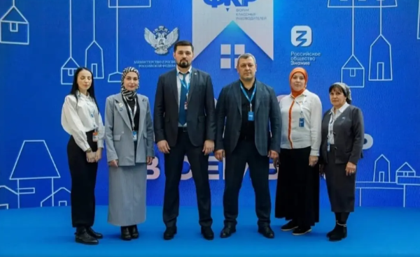 Педагог из Троицкого примет участие в VI Форуме классных руководителей.

С 30 сентября по 2 октября 2026 года в Москве на площадке Национального центра «Россия» пройдёт VI Форум классных руководителей. В числе участников — четыре представителя системы образования Республики Ингушетия, в том числе учитель второй школы сельского поселения Троицкое (Сунженский район) Сахрат Накостоева.

Для Сахрат Накостоевой участие в форуме станет третьим по счёту: ранее она посещала мероприятие в 2023 и 2024 годах, а в 2026 году вошла в число его послов.

В этом году из более чем 43 тысяч заявок со всей страны отобраны 700 классных руководителей и кураторов групп среднего профессионального образования. В рамках форума педагоги смогут обменяться опытом, обсудить актуальные вопросы воспитательной работы и установить профессиональные контакты.
