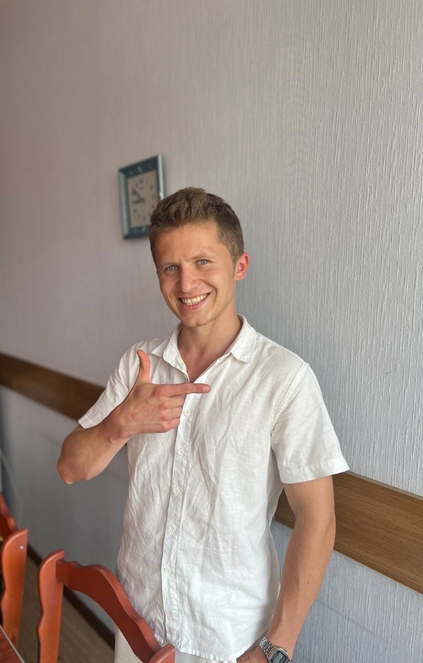 Студенты ПГУ среди победителей федерального конкурса «Студенческий стартап».

Сергей Куфенко и Вячеслав Колесников, студенты направления «Инноватика» ПГУ, вошли в число победителей престижного федерального конкурса.

В этом году было подано более 11,6 тысячи заявок из 75 регионов страны и более 320 университетов. Среди такой конкуренции проекты наших ребят в сфере цифровых технологий получили поддержку для реализации.

Победа студентов ПГУ – это вклад в достижение национальной цели технологического лидерства России. Университет создаёт возможности не только для получения знаний, но и для воплощения инновационных идей в реальные проекты.