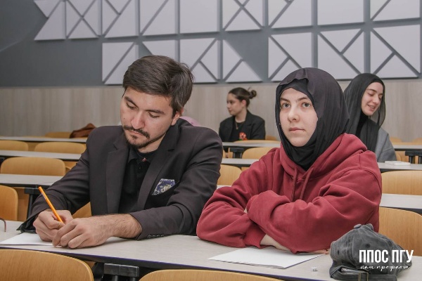 Прошёл финал Стипендиального конкурса ППОС ПГУ ОПО.

Заключительный этап состоялся в формате интеллектуальной игры «Своя игра». Участники продемонстрировали высокий уровень эрудиции, отвечая на вопросы, охватывающие как нормы и особенности русского языка, так и факты из истории и жизни университета.

По итогам конкурса призовые места распределились следующим образом:
Бондаренко Анастасия;
Арипшева Элина;
Ломова София. 