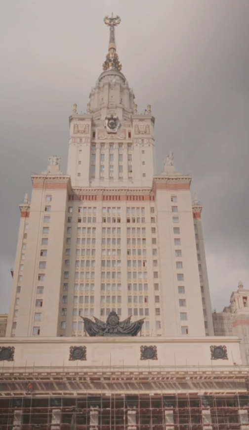 Полным ходом идут реставрационные работы на главном здании Московского государственного университета на Воробьевых горах в Москве. А в Петербурге "АСМ Групп" продолжает проектные работы по фасадам величественной высотки.
