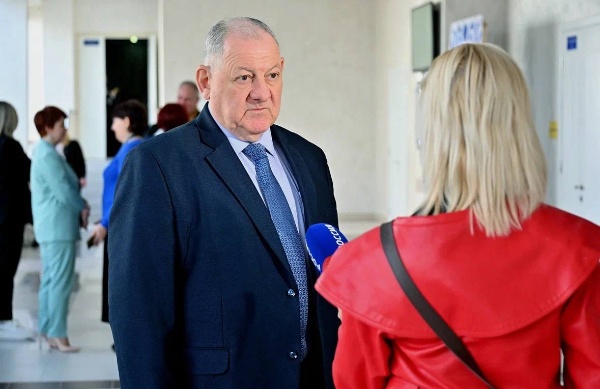 На базе ПГУ проходит второй форум «Родители. Онлайн 2.0».

Масштабное мероприятие, главная цель которого – поддержать родителей, дать им конкретные инструменты и живые примеры для решения актуальных задач в одном из самых важных дел – воспитании детей.

С приветственным словом к участникам форума обратился ректор ПГУ, председатель Совета ректоров вузов СКФО, профессор Александр Павлович Горбунов.

Он отметил значимость открытого диалога между педагогами, родителями и экспертами, подчеркнув, что воспитание подрастающего поколения – общая ответственность семьи, школы и общества.

Организаторами мероприятия выступили ФГБОУ «Российский детско-юношеский центр» совместно с Российским обществом «Знание». 