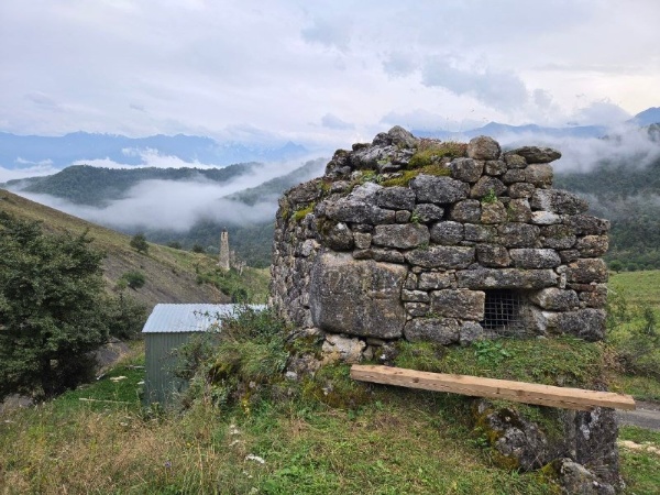 Restoration work continues at the Barkhane and Verkhniy Khart Tower Complexes in mountainous Ingushetia. The restoration is being carried out with the full support and funding of the SAFMAR Charitable Foundation, following previously approved projects from ACM Group.